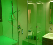 Badewanne raus und Dampfdusche rein. Badsanierung einen besonders schönen Namen. Bassena - die Badmanufaktur.